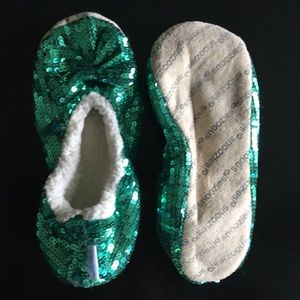 Snoozes size medium slippers.